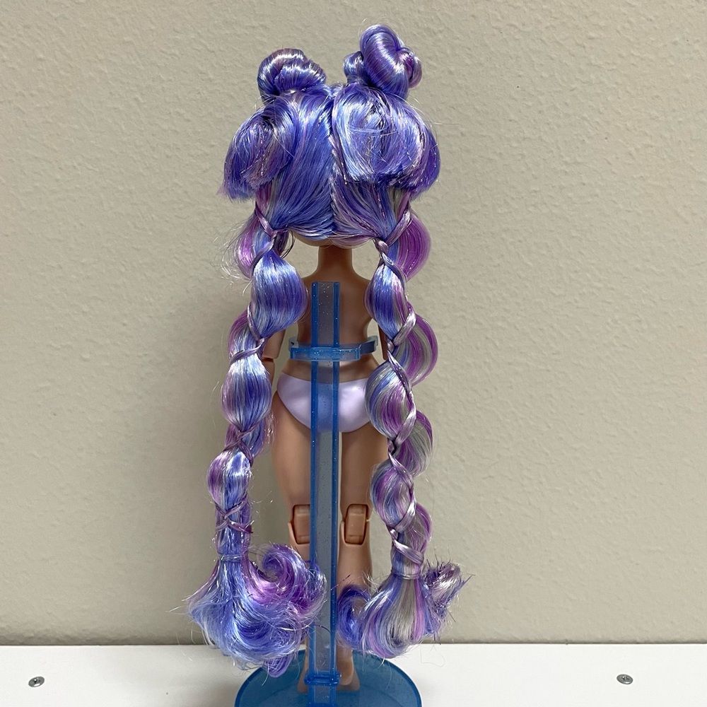 Rainbow High Winter Wonderland Skyler and Violet Base Dolls - Picture 4 of 13